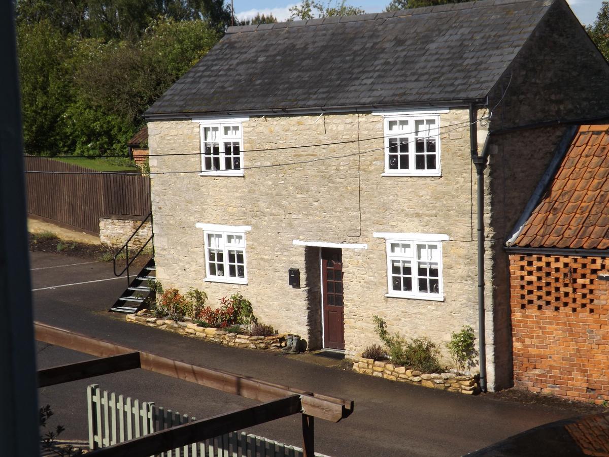 The Vane Arms Hotel Sudborough Exterior photo